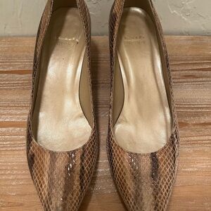 Stuart Weitzman Brown Snakeskin Heels. Size 7.5 M